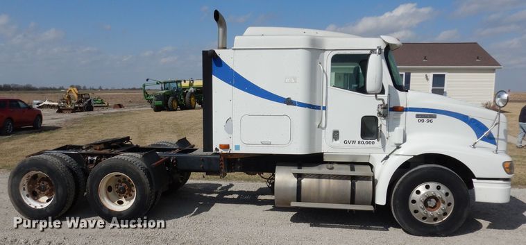 image for item DJ2896 2000 International 9200i  semi truck