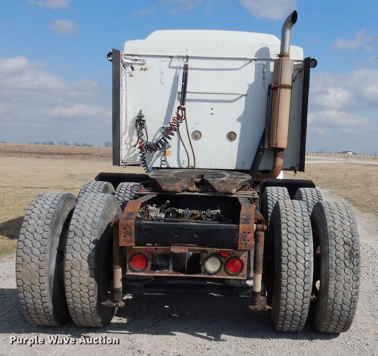 image for item DJ2896 2000 International 9200i  semi truck