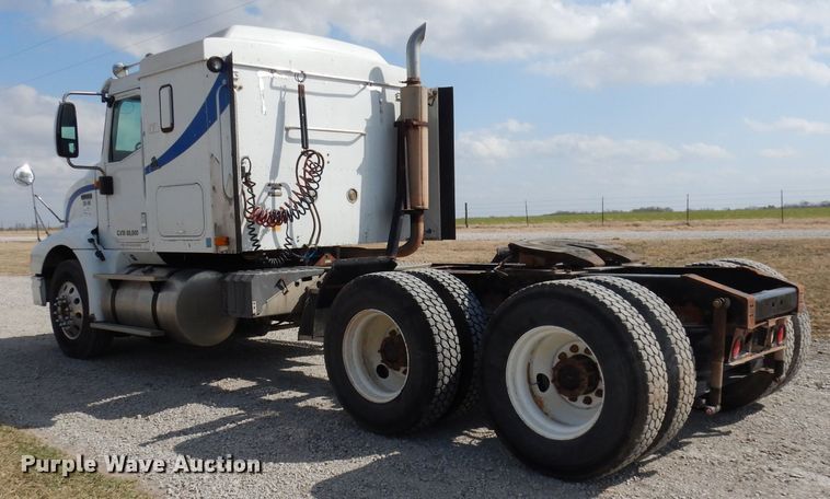 image for item DJ2896 2000 International 9200i  semi truck