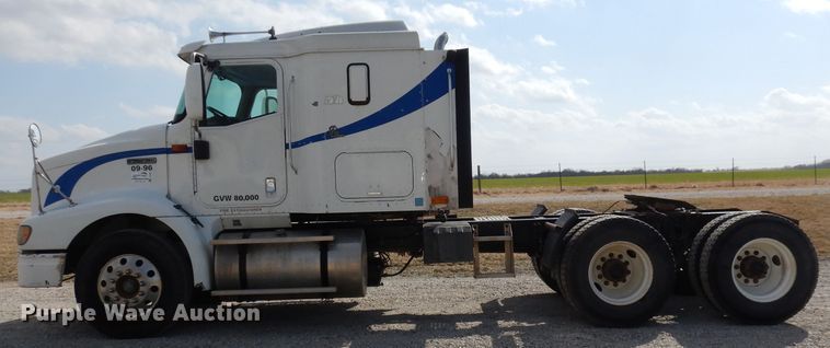 image for item DJ2896 2000 International 9200i  semi truck