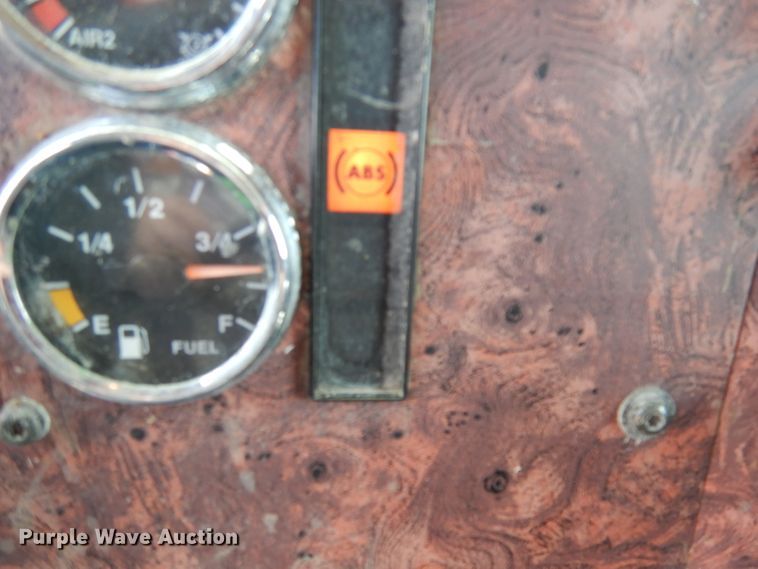 image for item DJ2896 2000 International 9200i  semi truck