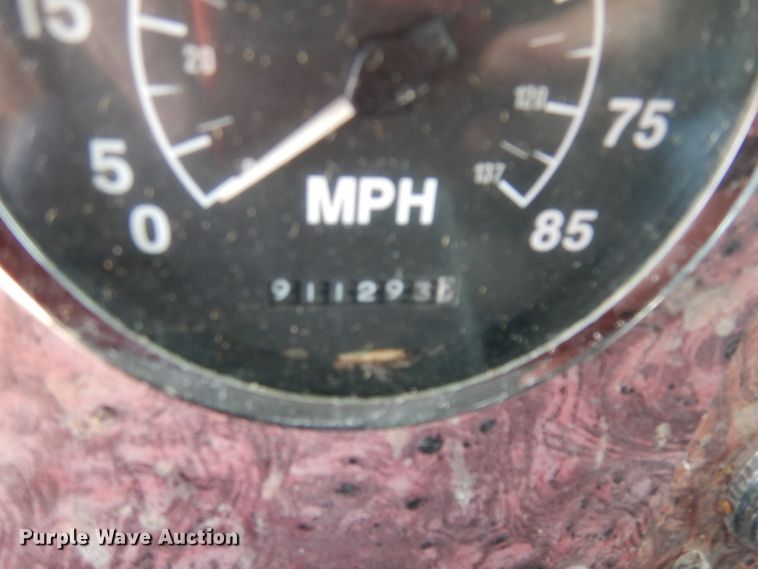 image for item DJ2896 2000 International 9200i  semi truck