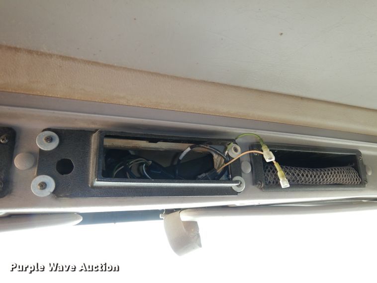 image for item DJ2896 2000 International 9200i  semi truck