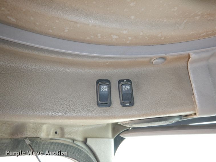 image for item DJ2896 2000 International 9200i  semi truck