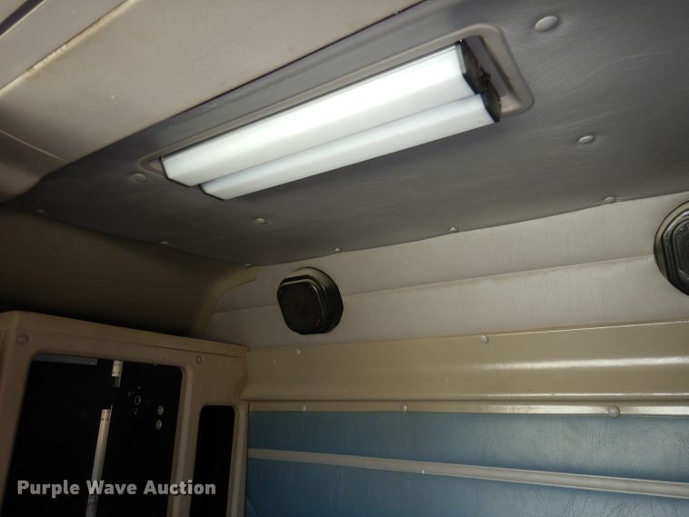 image for item DJ2896 2000 International 9200i  semi truck