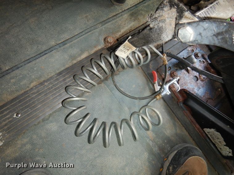 image for item DJ2896 2000 International 9200i  semi truck