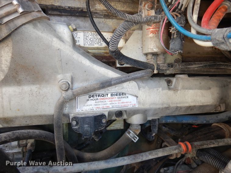 image for item DJ2896 2000 International 9200i  semi truck