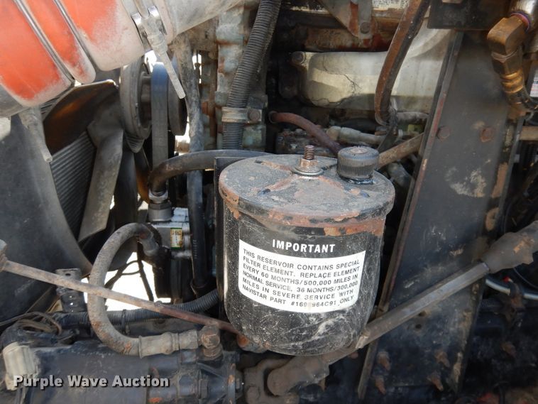 image for item DJ2896 2000 International 9200i  semi truck