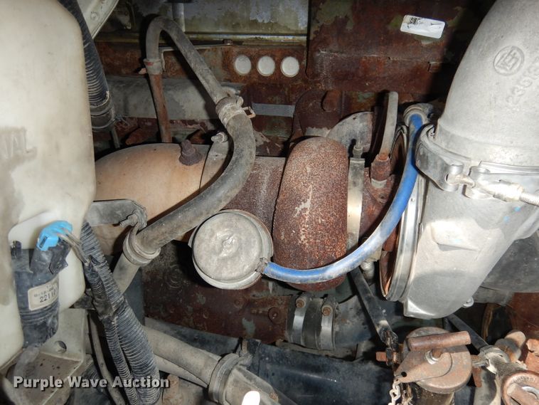 image for item DJ2896 2000 International 9200i  semi truck