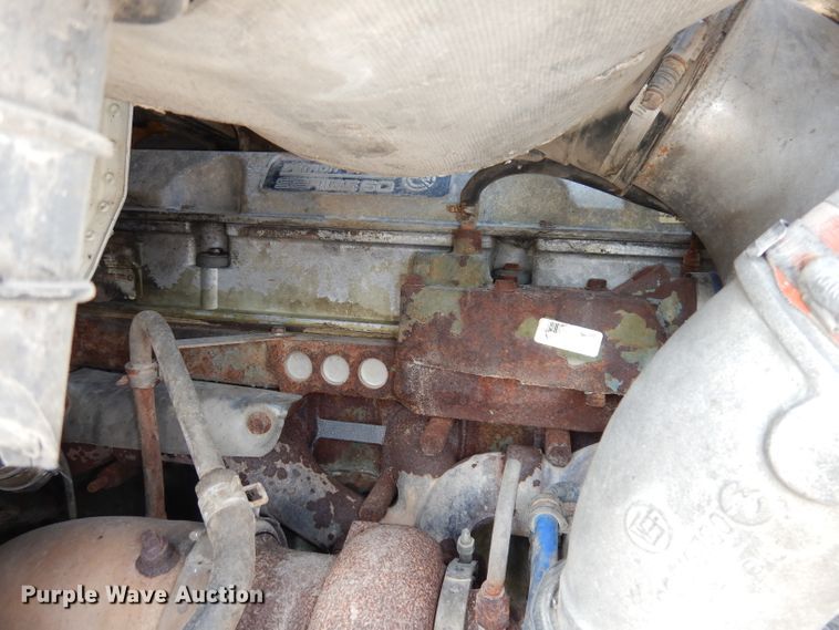 image for item DJ2896 2000 International 9200i  semi truck