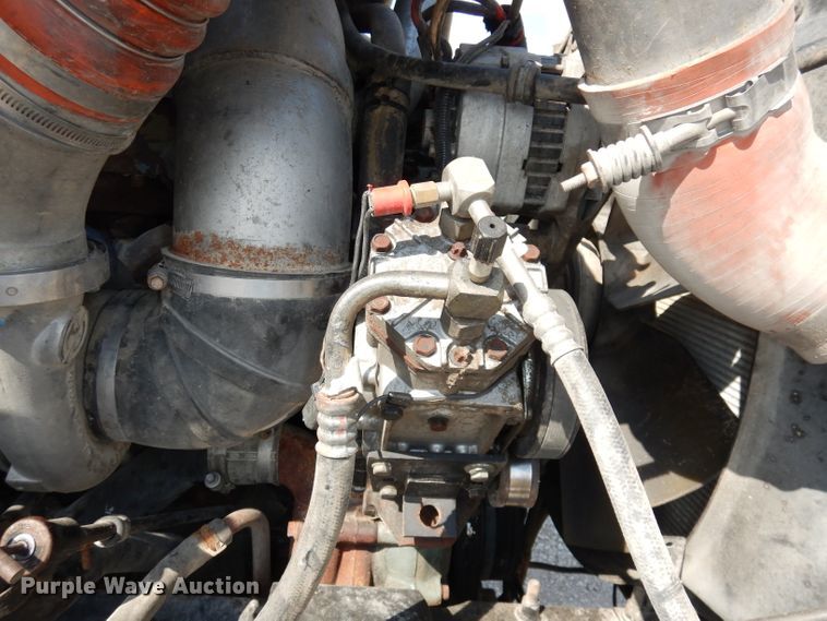 image for item DJ2896 2000 International 9200i  semi truck