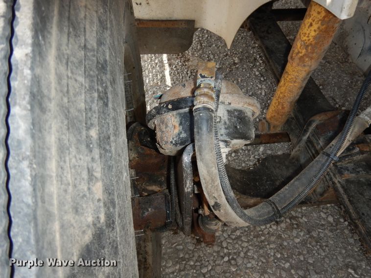 image for item DJ2896 2000 International 9200i  semi truck