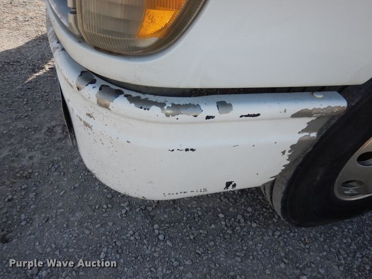 image for item DJ2896 2000 International 9200i  semi truck