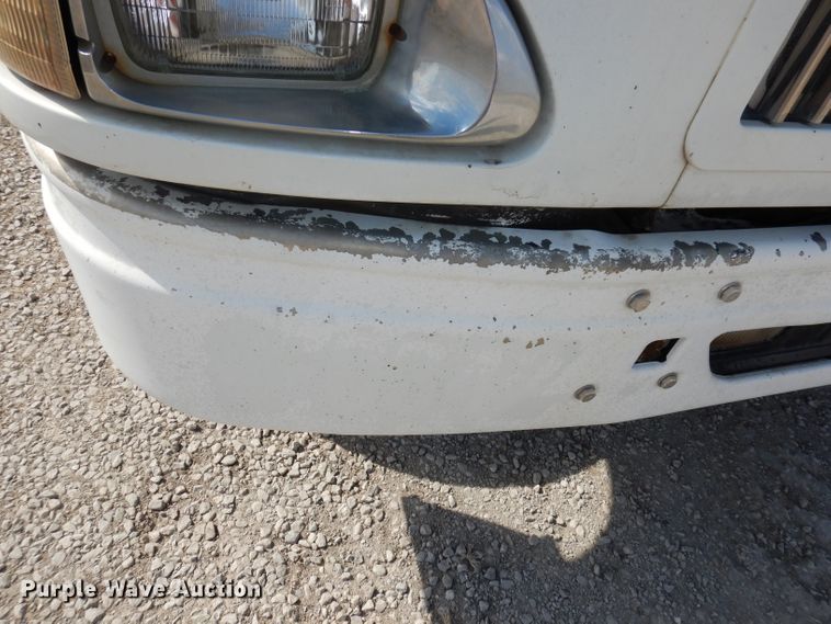 image for item DJ2896 2000 International 9200i  semi truck