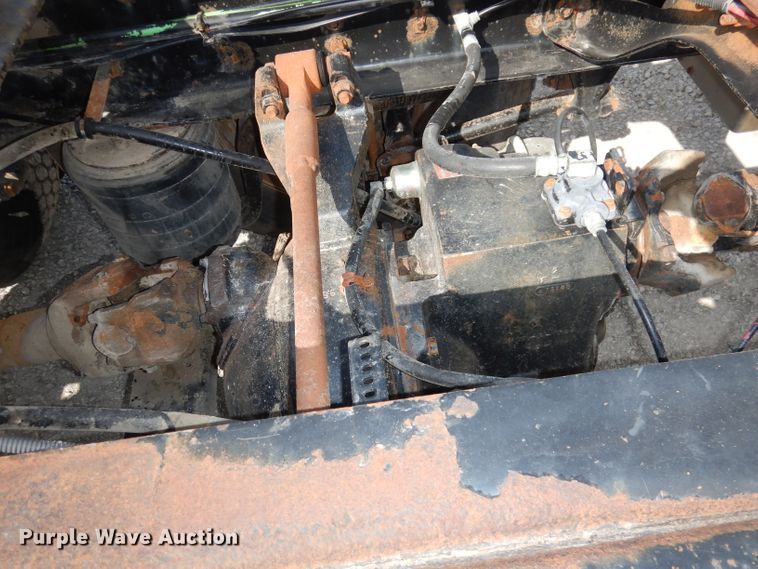 image for item DJ2896 2000 International 9200i  semi truck