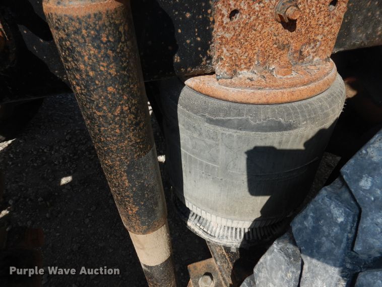 image for item DJ2896 2000 International 9200i  semi truck