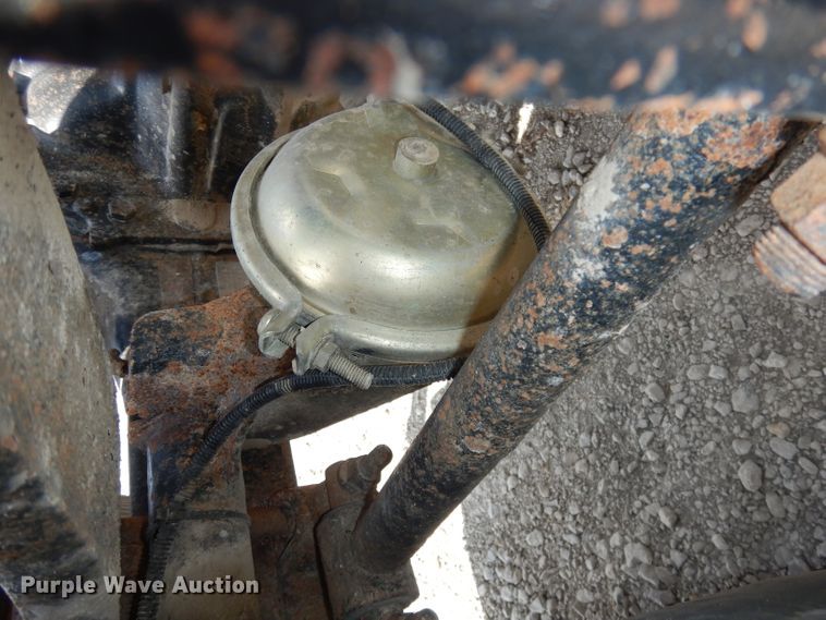 image for item DJ2896 2000 International 9200i  semi truck