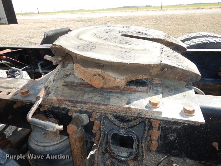 image for item DJ2896 2000 International 9200i  semi truck