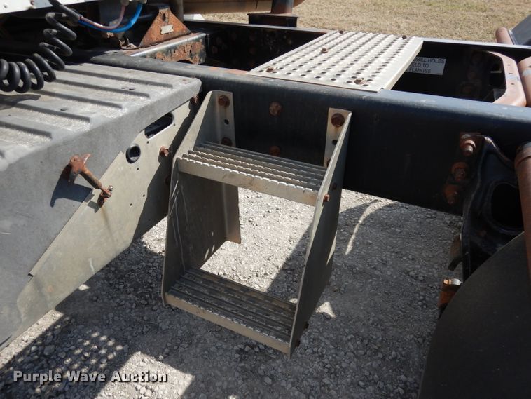 image for item DJ2896 2000 International 9200i  semi truck