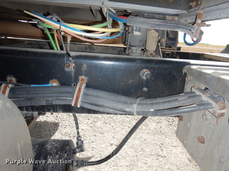 image for item DJ2896 2000 International 9200i  semi truck