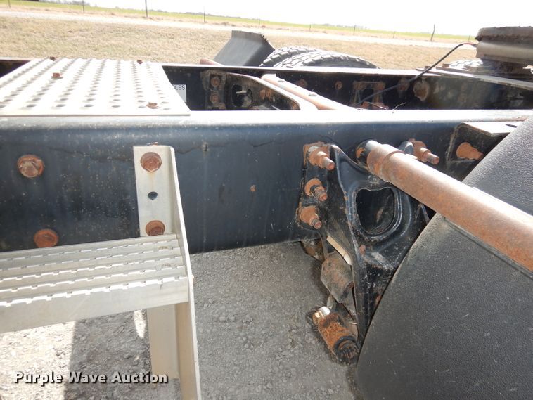 image for item DJ2896 2000 International 9200i  semi truck