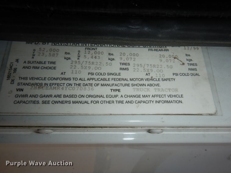 image for item DJ2896 2000 International 9200i  semi truck