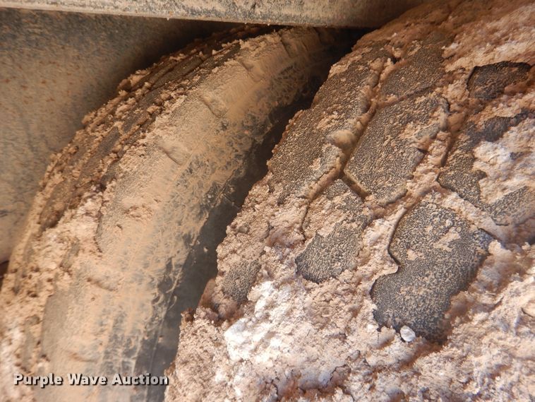 image for item DJ4961 2005 Nuttall drop deck oilfield trailer