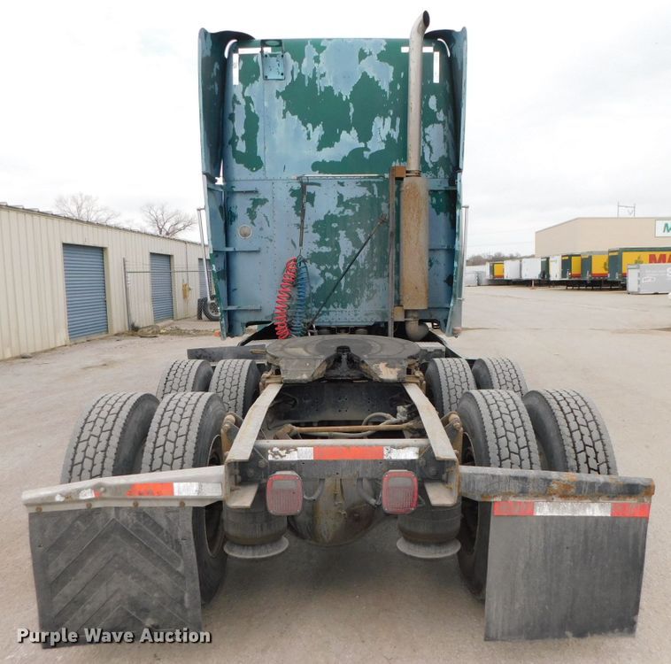 image for item DJ5966 1995 Freightliner FLD 120  semi truck