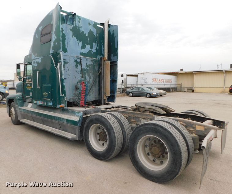 image for item DJ5966 1995 Freightliner FLD 120  semi truck