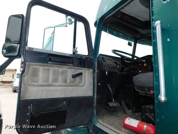 image for item DJ5966 1995 Freightliner FLD 120  semi truck