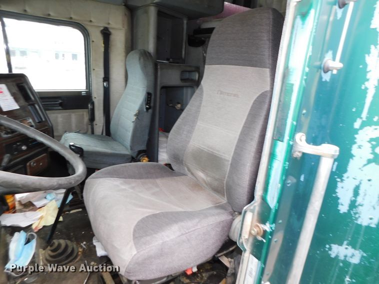 image for item DJ5966 1995 Freightliner FLD 120  semi truck