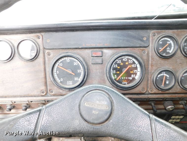 image for item DJ5966 1995 Freightliner FLD 120  semi truck