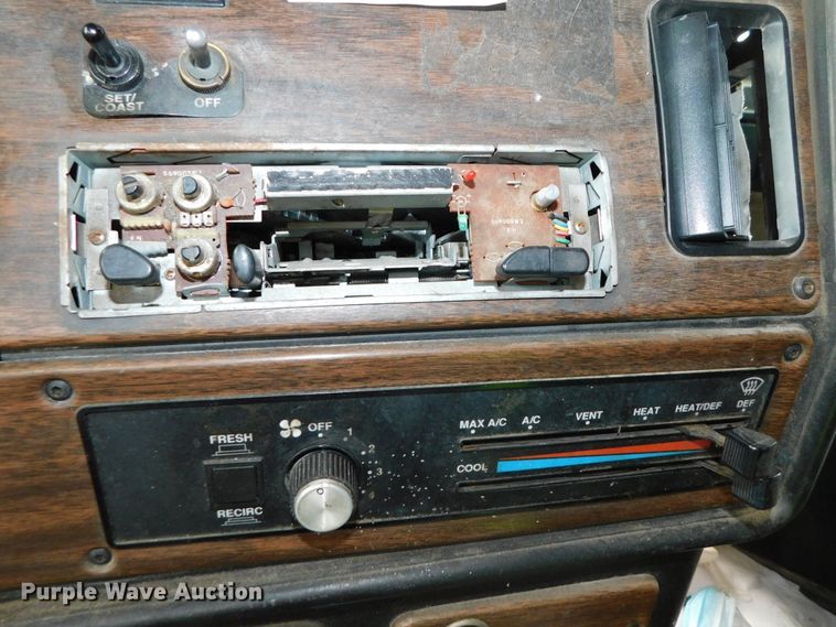 image for item DJ5966 1995 Freightliner FLD 120  semi truck