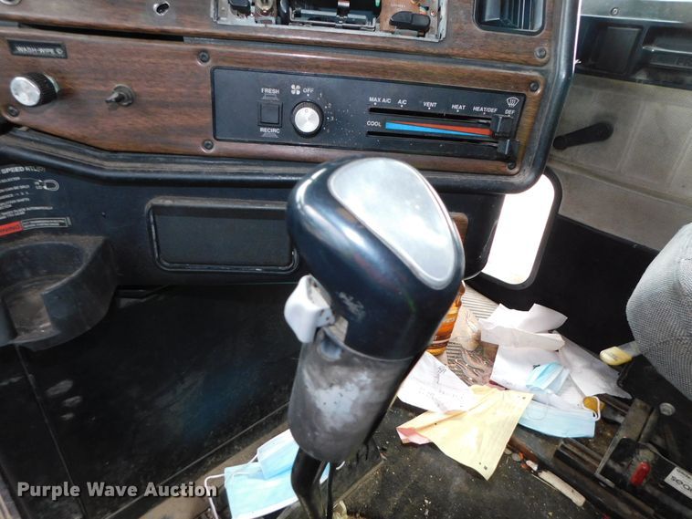 image for item DJ5966 1995 Freightliner FLD 120  semi truck