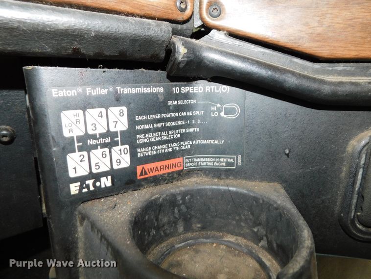 image for item DJ5966 1995 Freightliner FLD 120  semi truck