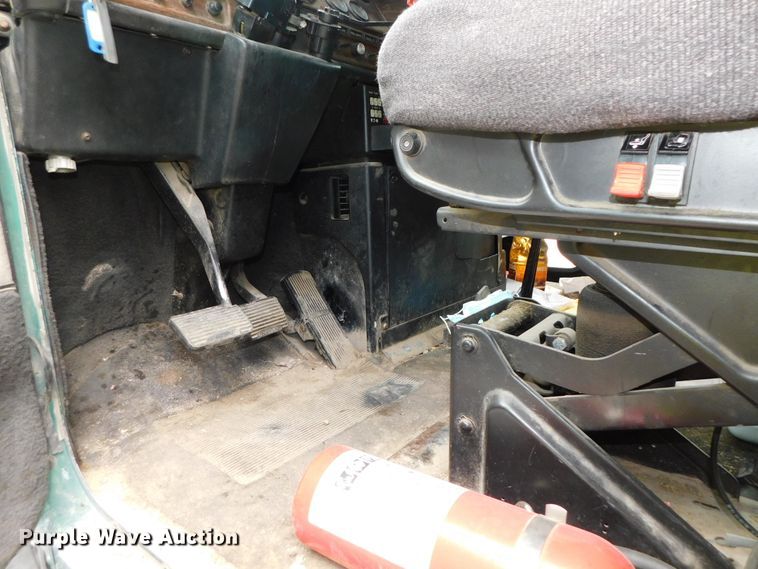 image for item DJ5966 1995 Freightliner FLD 120  semi truck