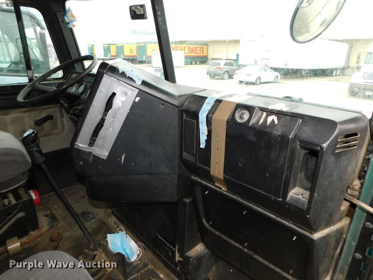 image for item DJ5966 1995 Freightliner FLD 120  semi truck