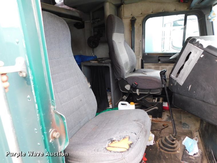 image for item DJ5966 1995 Freightliner FLD 120  semi truck