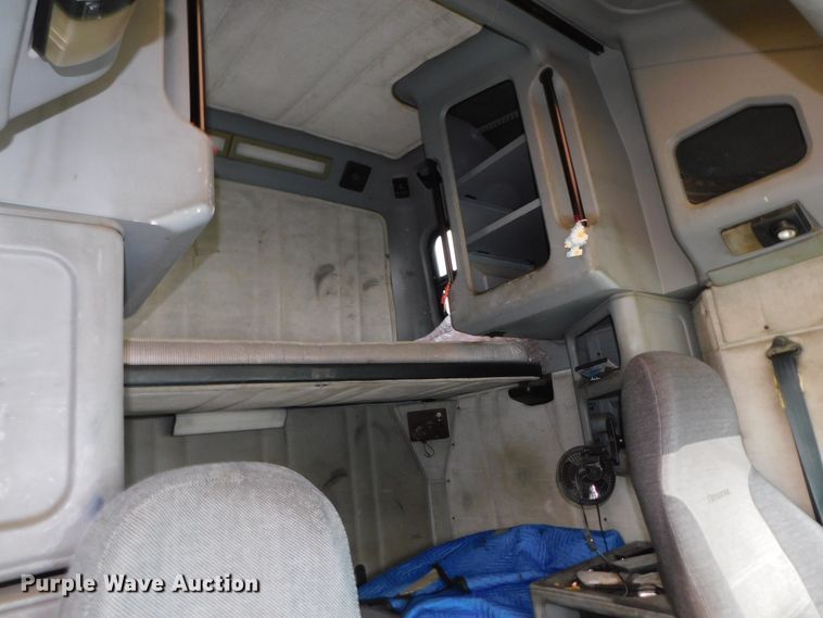 image for item DJ5966 1995 Freightliner FLD 120  semi truck