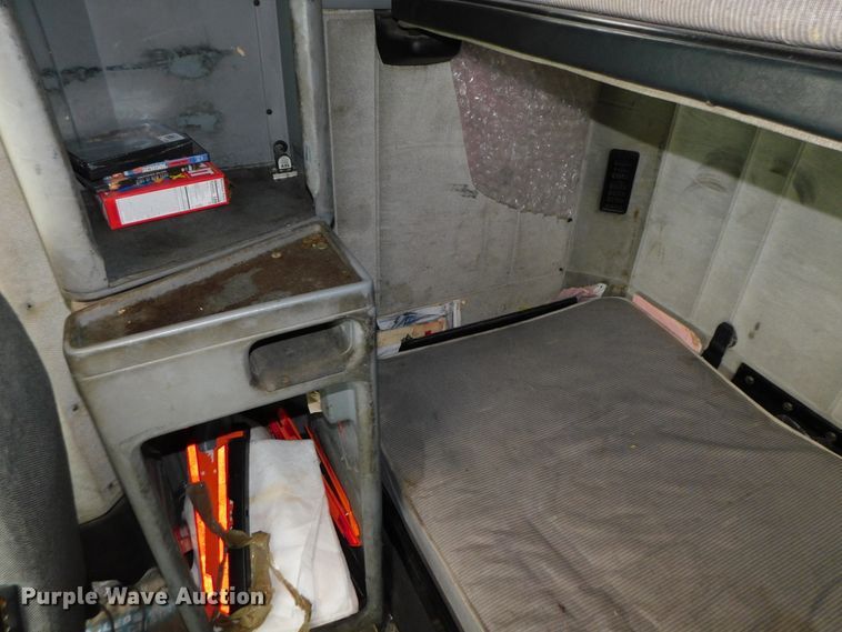 image for item DJ5966 1995 Freightliner FLD 120  semi truck