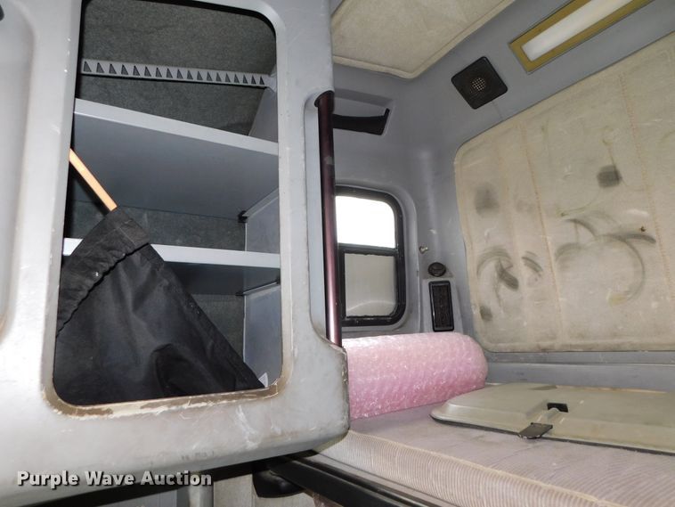 image for item DJ5966 1995 Freightliner FLD 120  semi truck