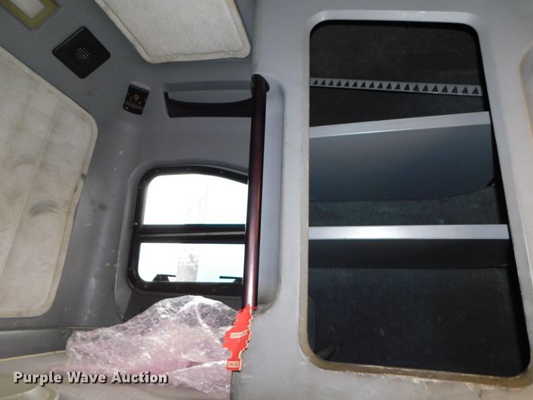 image for item DJ5966 1995 Freightliner FLD 120  semi truck