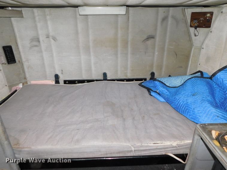 image for item DJ5966 1995 Freightliner FLD 120  semi truck