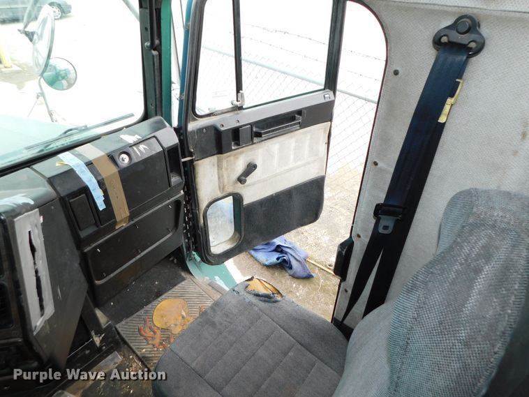 image for item DJ5966 1995 Freightliner FLD 120  semi truck