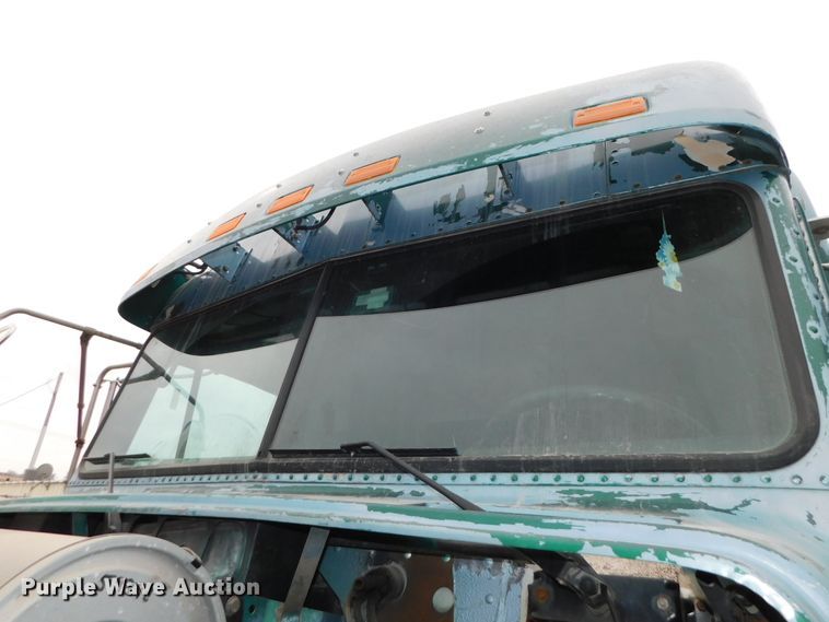 image for item DJ5966 1995 Freightliner FLD 120  semi truck