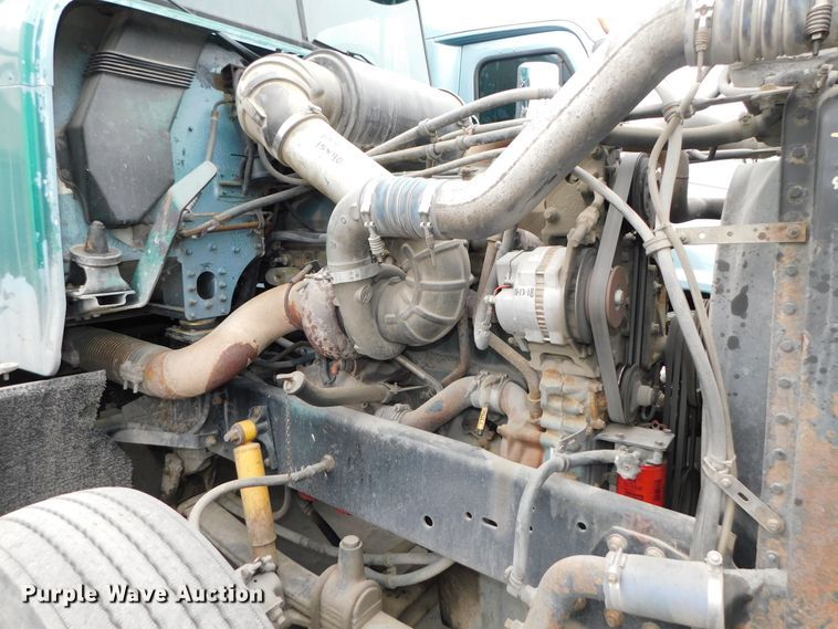 image for item DJ5966 1995 Freightliner FLD 120  semi truck