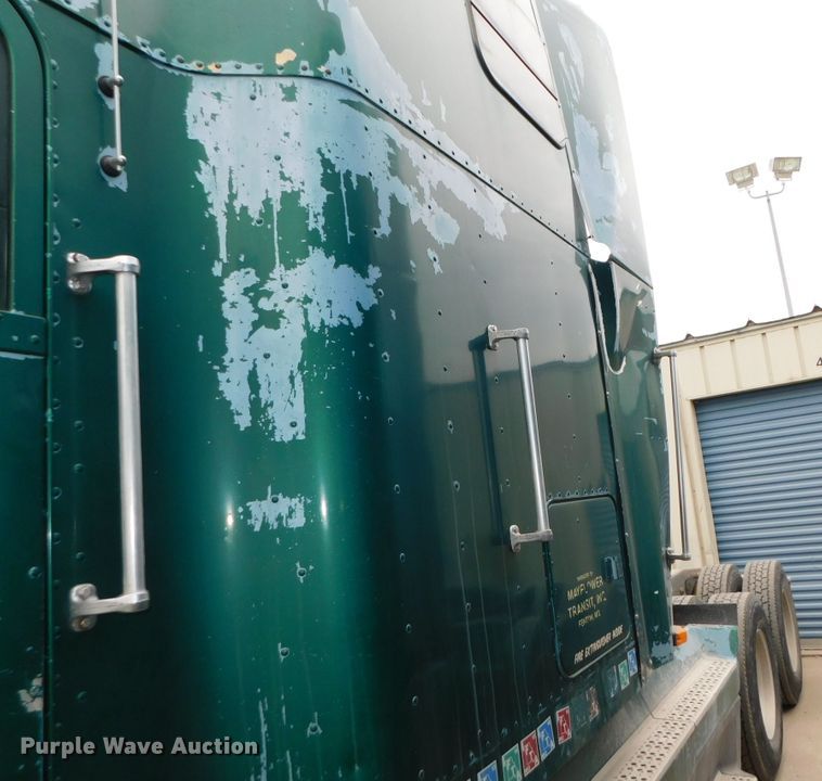 image for item DJ5966 1995 Freightliner FLD 120  semi truck