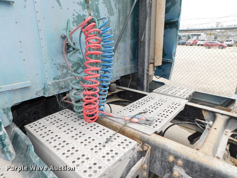 image for item DJ5966 1995 Freightliner FLD 120  semi truck