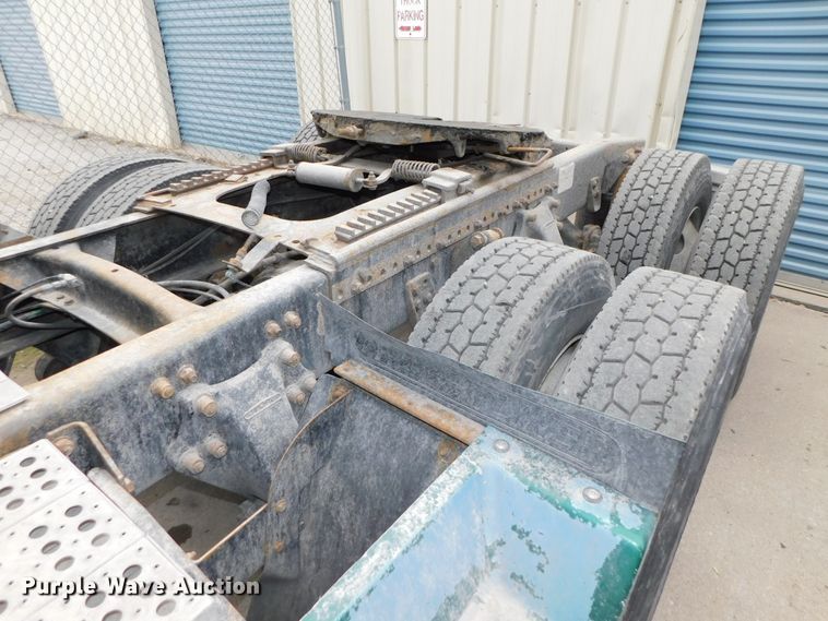 image for item DJ5966 1995 Freightliner FLD 120  semi truck