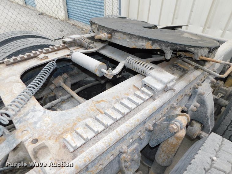 image for item DJ5966 1995 Freightliner FLD 120  semi truck